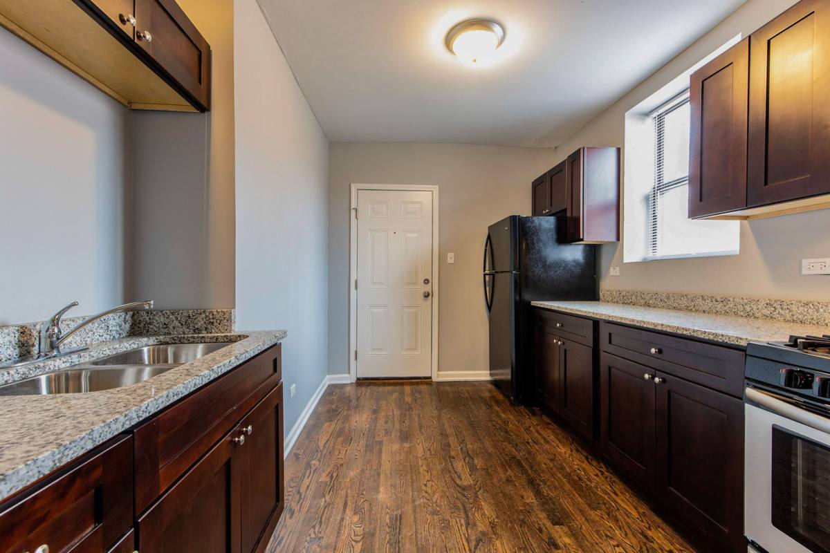 Apartment for rent at 7525-33 S Kingston Ave, Chicago, IL 60649