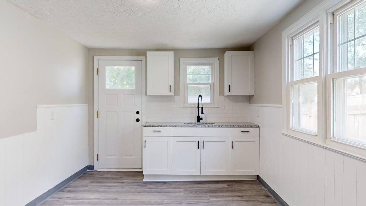 House for rent at 18508 Rockland Ave, Cleveland, OH 44135
