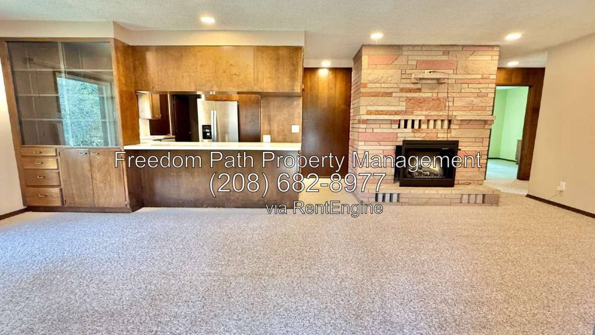 1554 Lignite Rd, Sagle, ID 83860 - House for Rent - Image 2