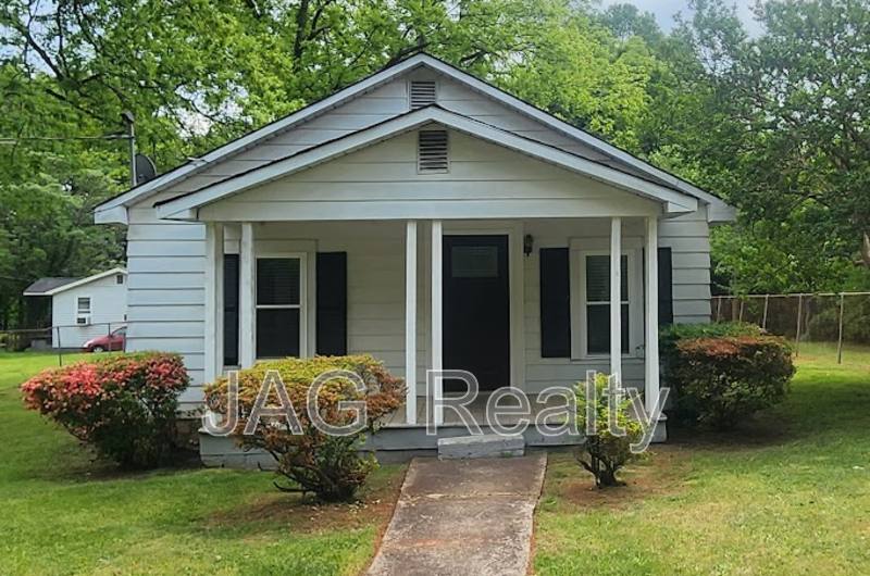 House for rent at 2113 1st St, Gastonia, NC 28054