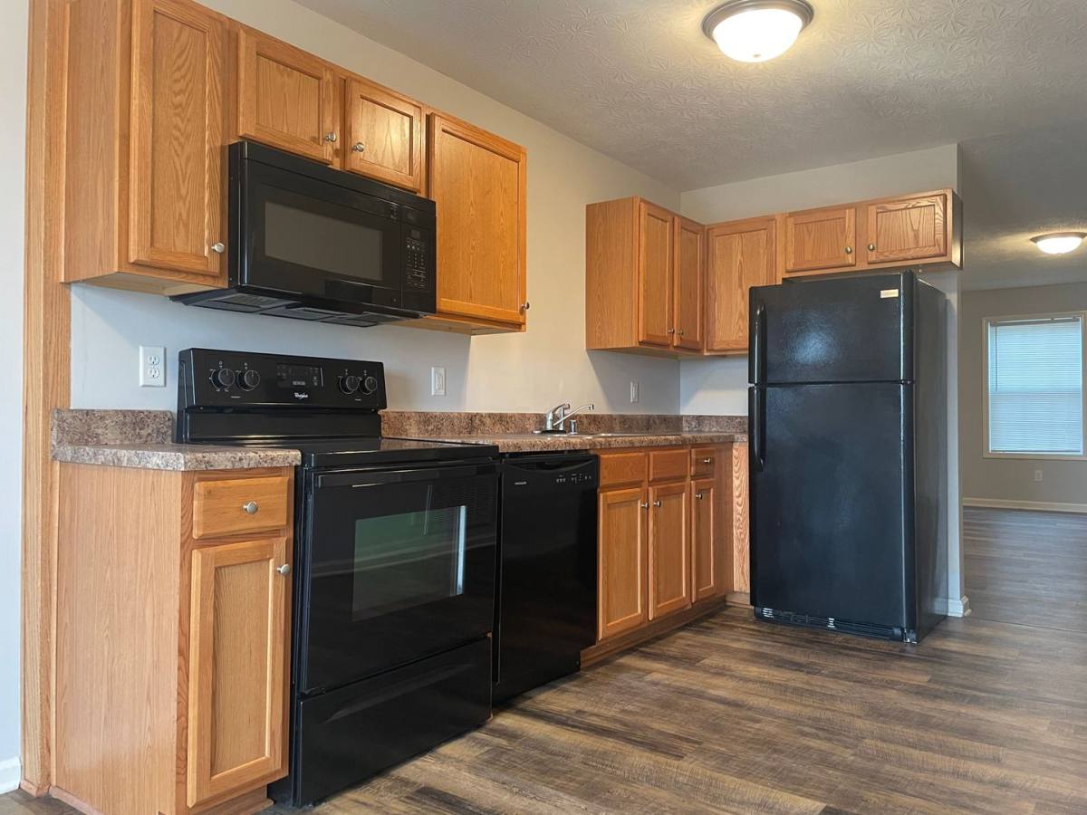 348 Upper Stone Ave #B, Bowling Green, KY 42101 - Townhouse for Rent - Image 2