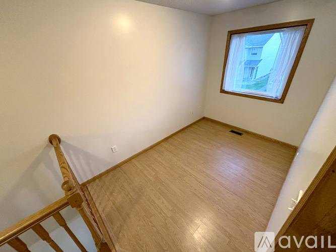 Townhouse for rent at 6376 Upper 13th St N, St. Paul, MN 55128