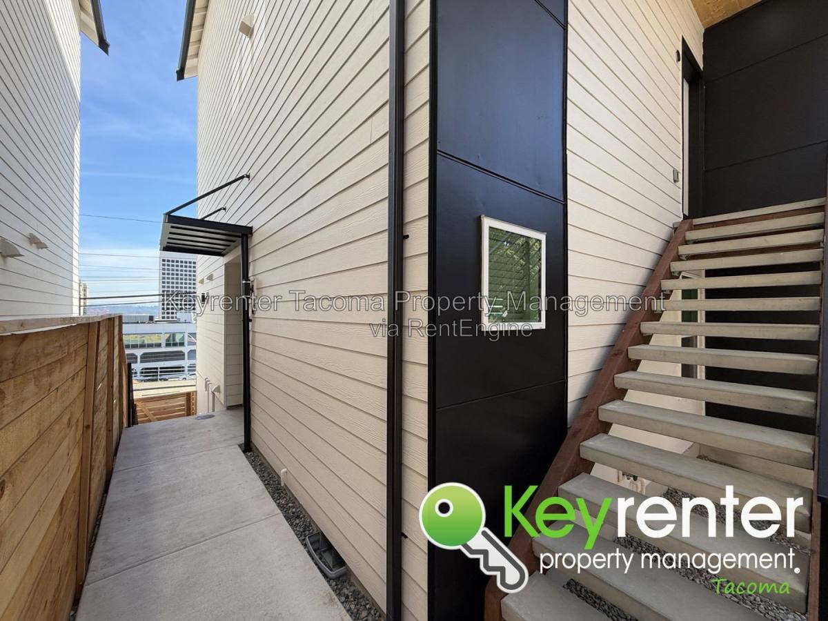 Apartment for rent at 1131 Fawcett Ave #C, Tacoma, WA 98402