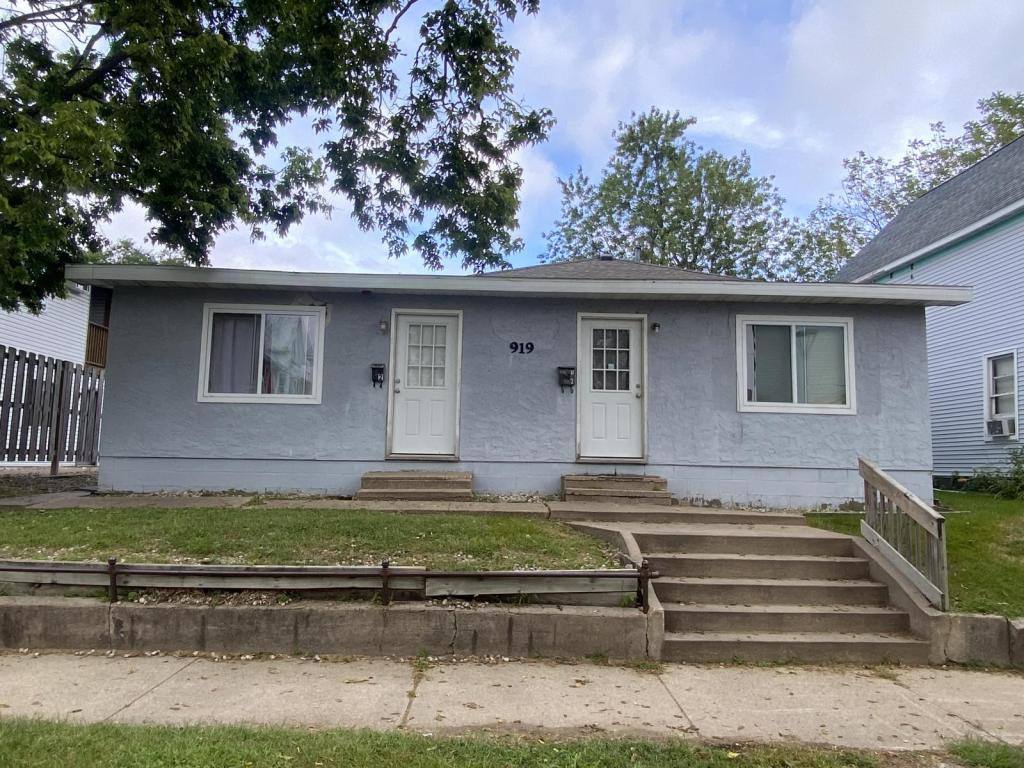 Apartment for rent at 919 Vine St, La Crosse, WI 54601