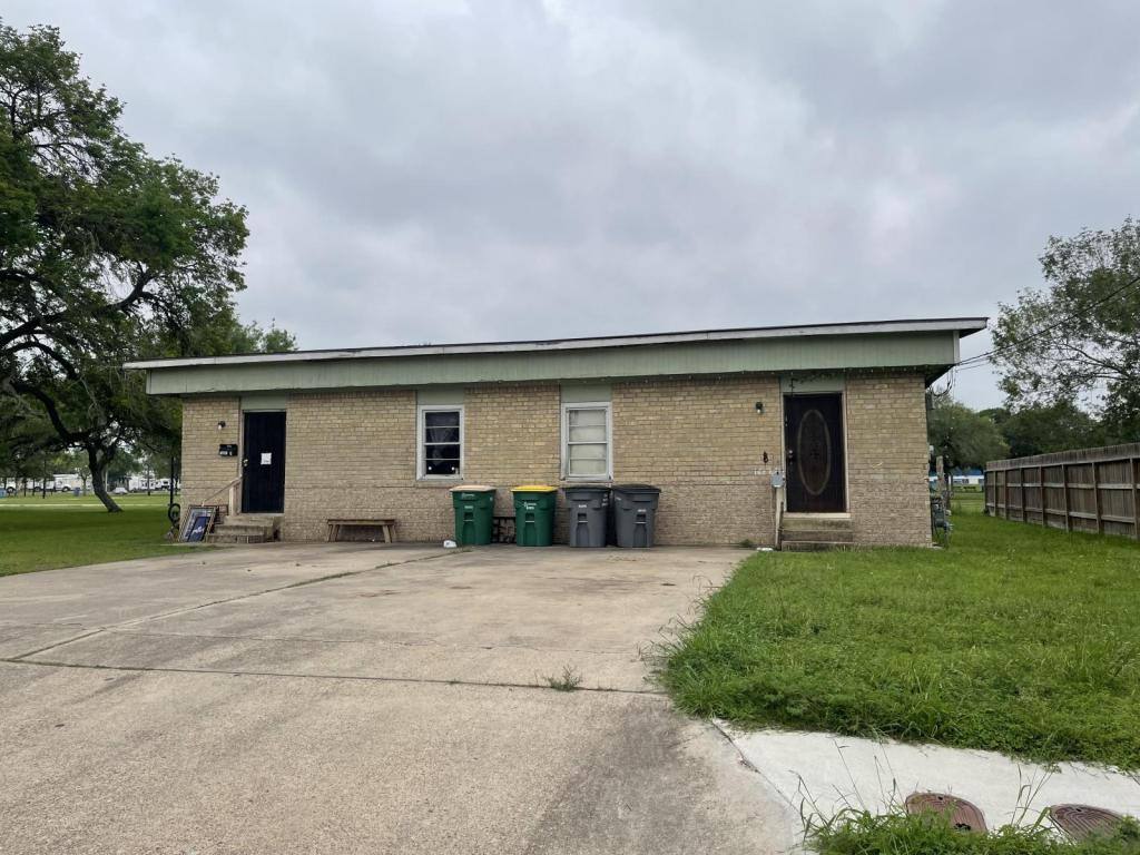 Apartment for rent at 1607 Harry St #A, Victoria, TX 77901