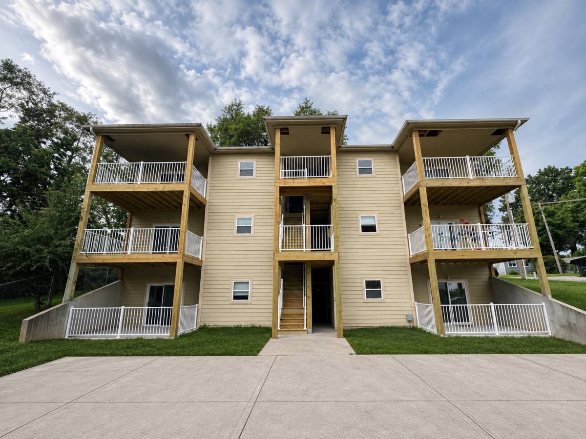Apartment for rent at 425 Thornton St, Leavenworth, KS 66048
