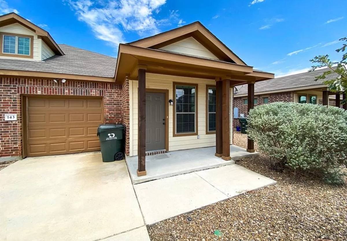 Townhouse for rent at 137 Creekside Villa Dr, Kyle, TX 78640