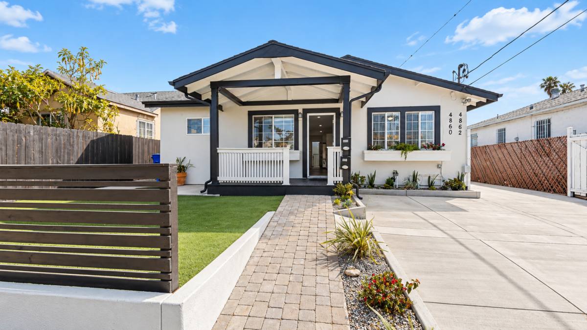 Townhouse for rent at 4860 Art St, San Diego, CA 92115