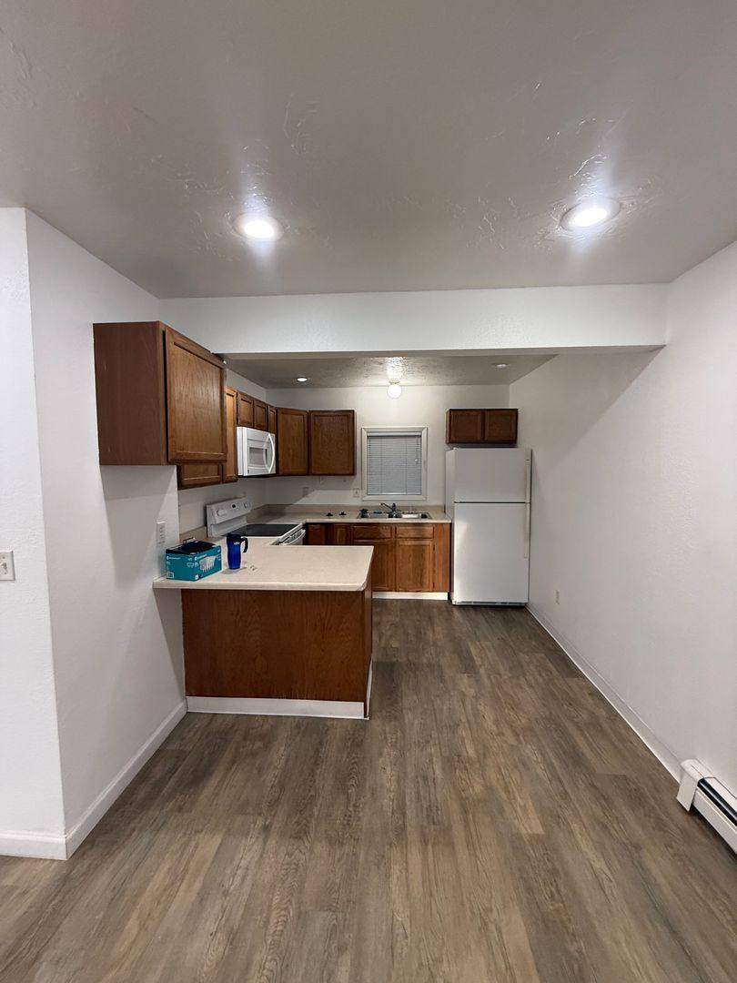 4852 Glasgow Dr, Fairbanks, AK 99709 - Apartment for Rent - Image 2