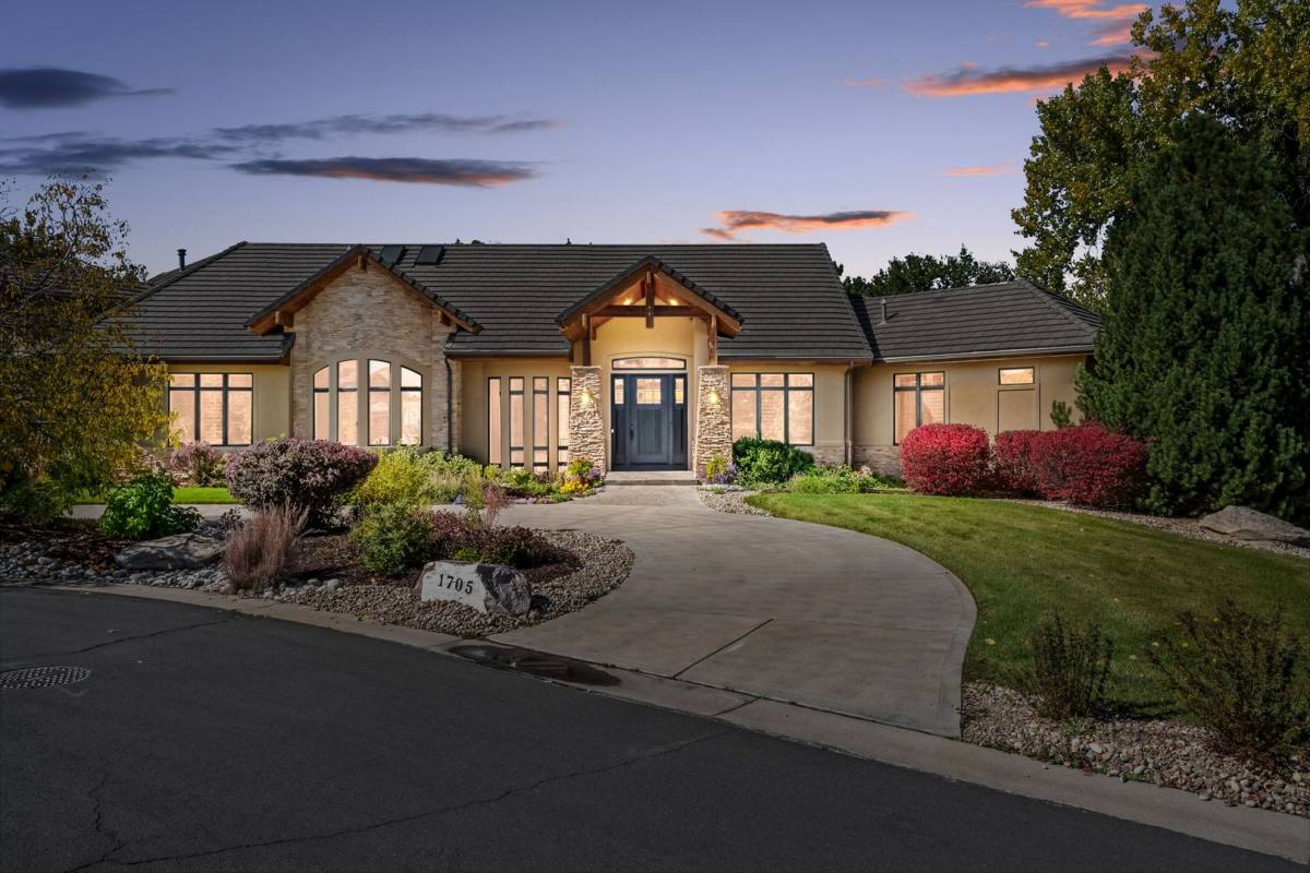 House for rent at 1705 W Hinsdale Place, Littleton, CO 80120