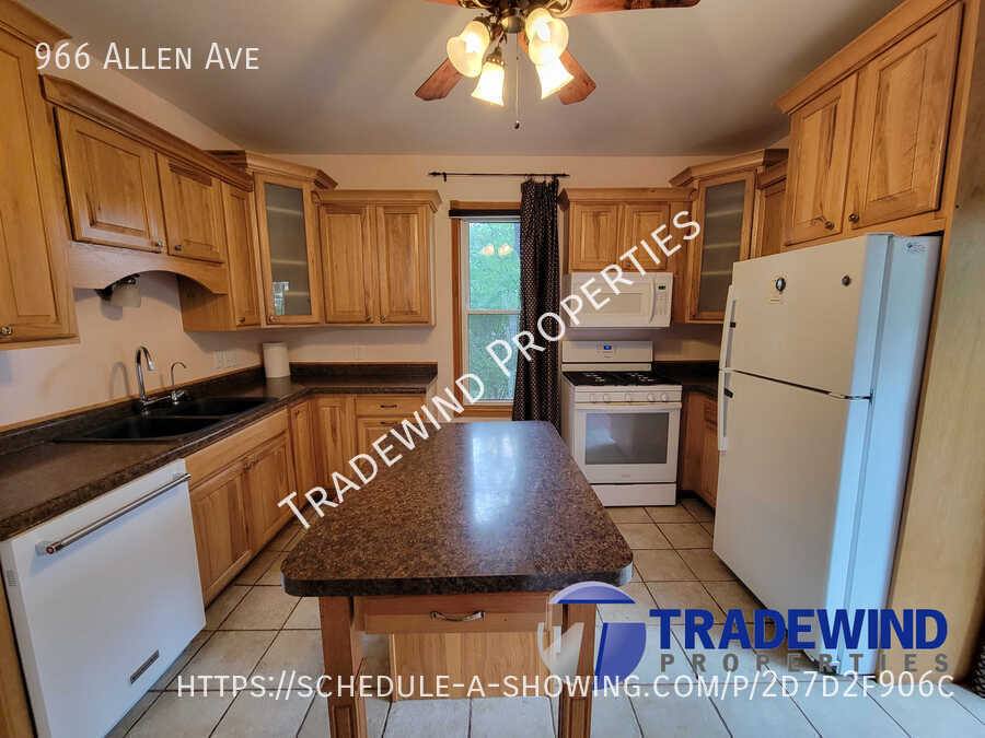 House for rent at 966 Allen Ave, St. Paul, MN 55118