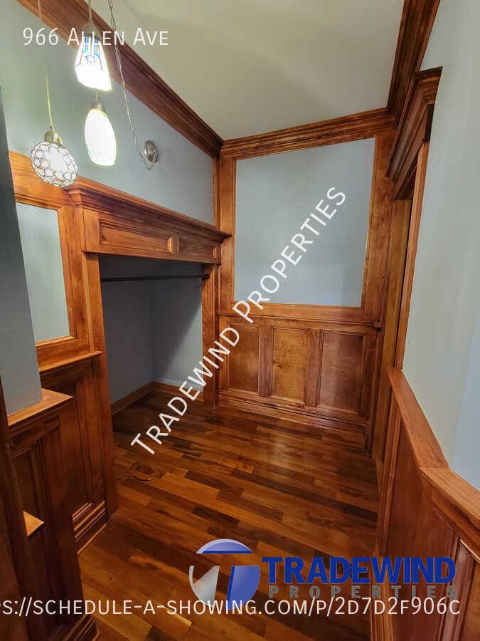 House for rent at 966 Allen Ave, St. Paul, MN 55118