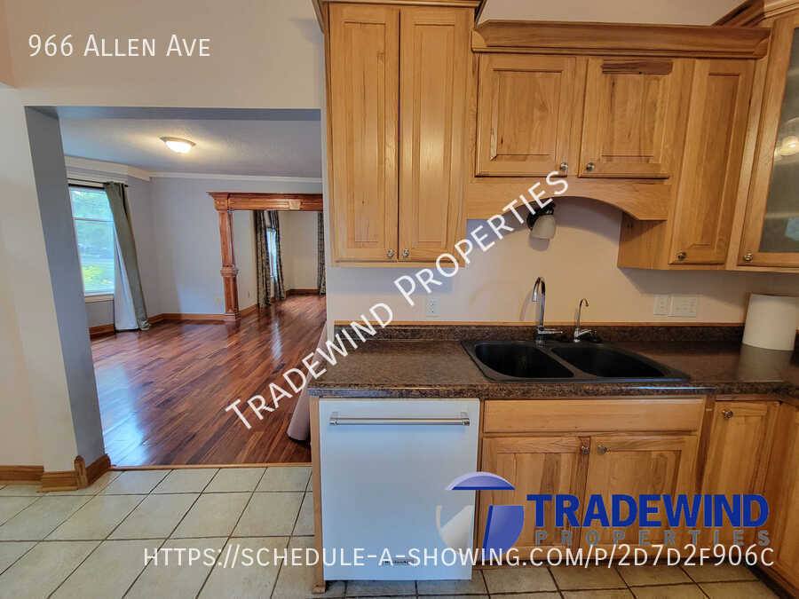 House for rent at 966 Allen Ave, St. Paul, MN 55118