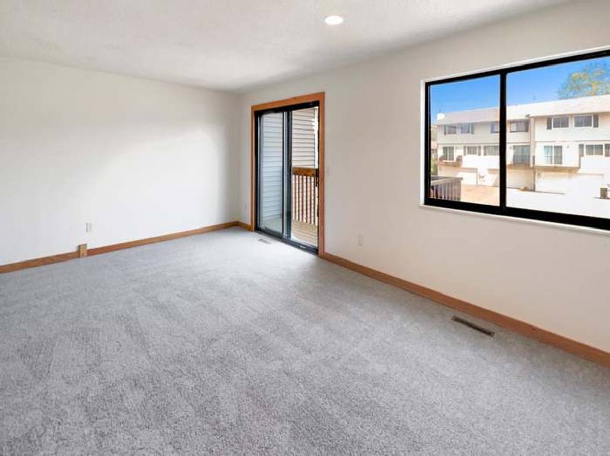 Townhouse for rent at 4326 Chatsworth St N, St. Paul, MN 55126