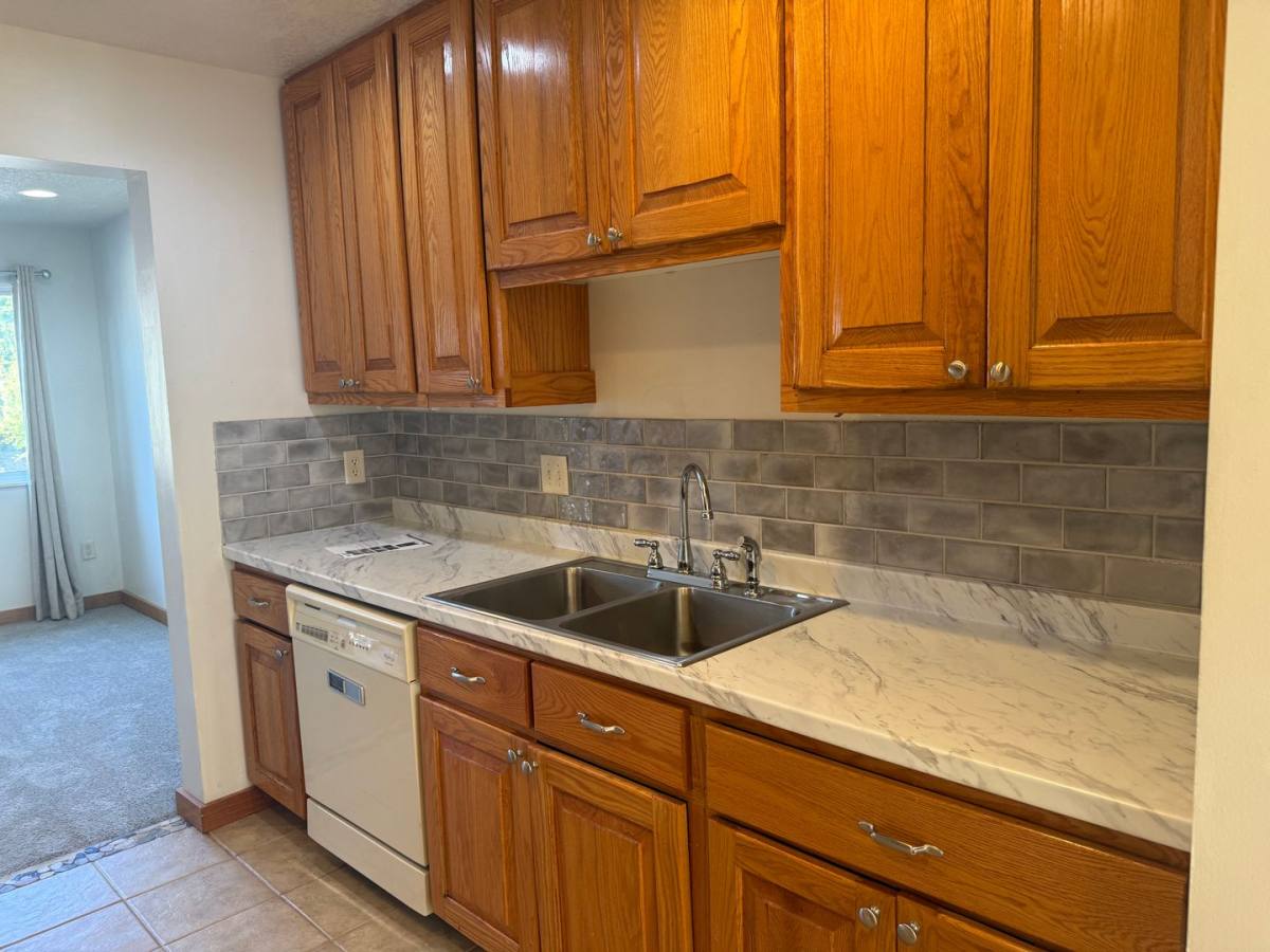Townhouse for rent at 4326 Chatsworth St N, St. Paul, MN 55126