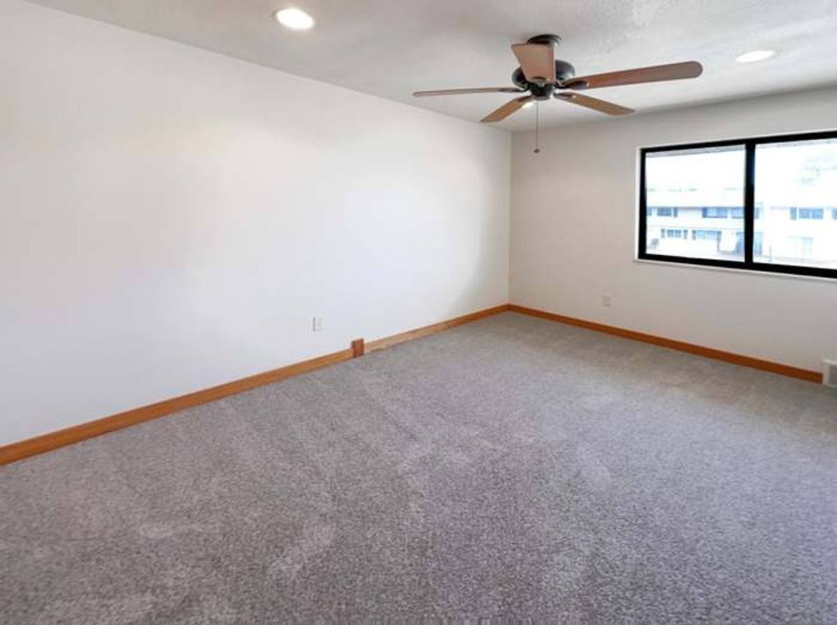 Townhouse for rent at 4326 Chatsworth St N, St. Paul, MN 55126