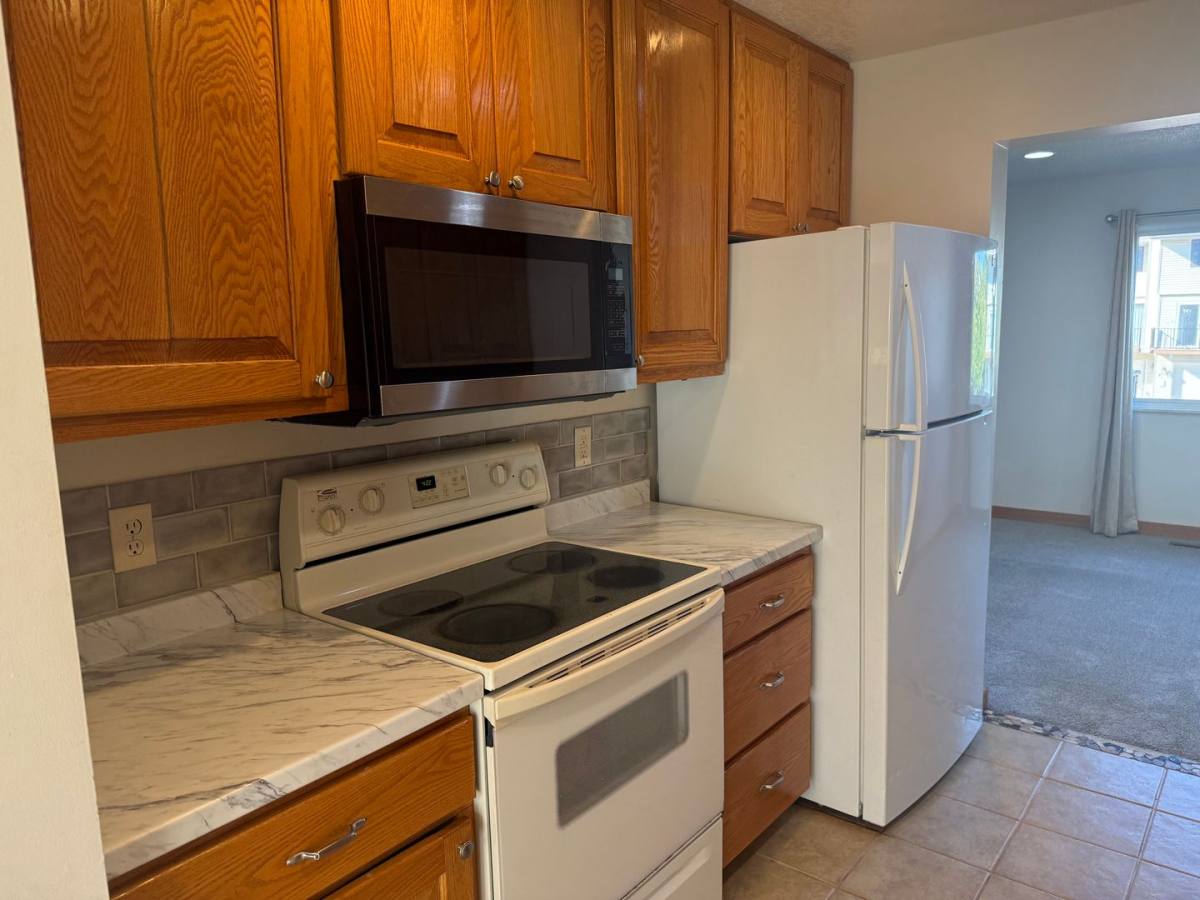 Townhouse for rent at 4326 Chatsworth St N, St. Paul, MN 55126