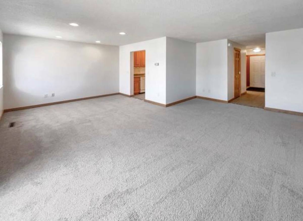 Townhouse for rent at 4326 Chatsworth St N, St. Paul, MN 55126