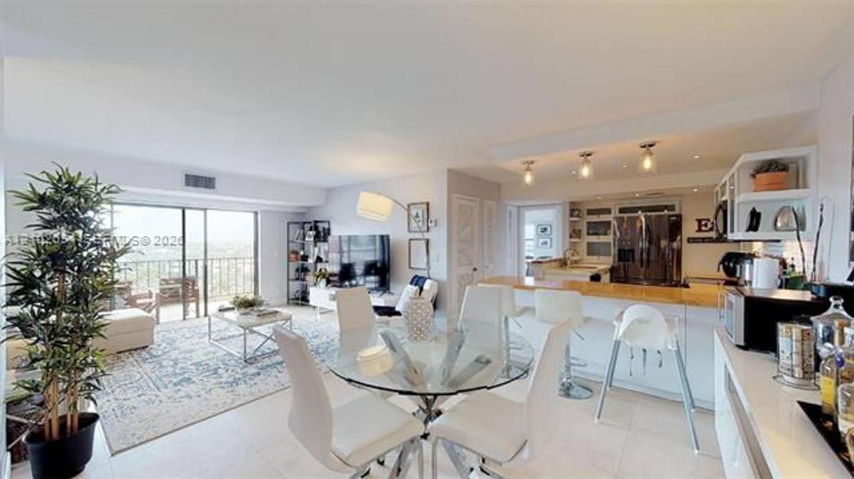 Apartment for rent at 77 Crandon Blvd #CU-8D, Key Biscayne, FL 33149
