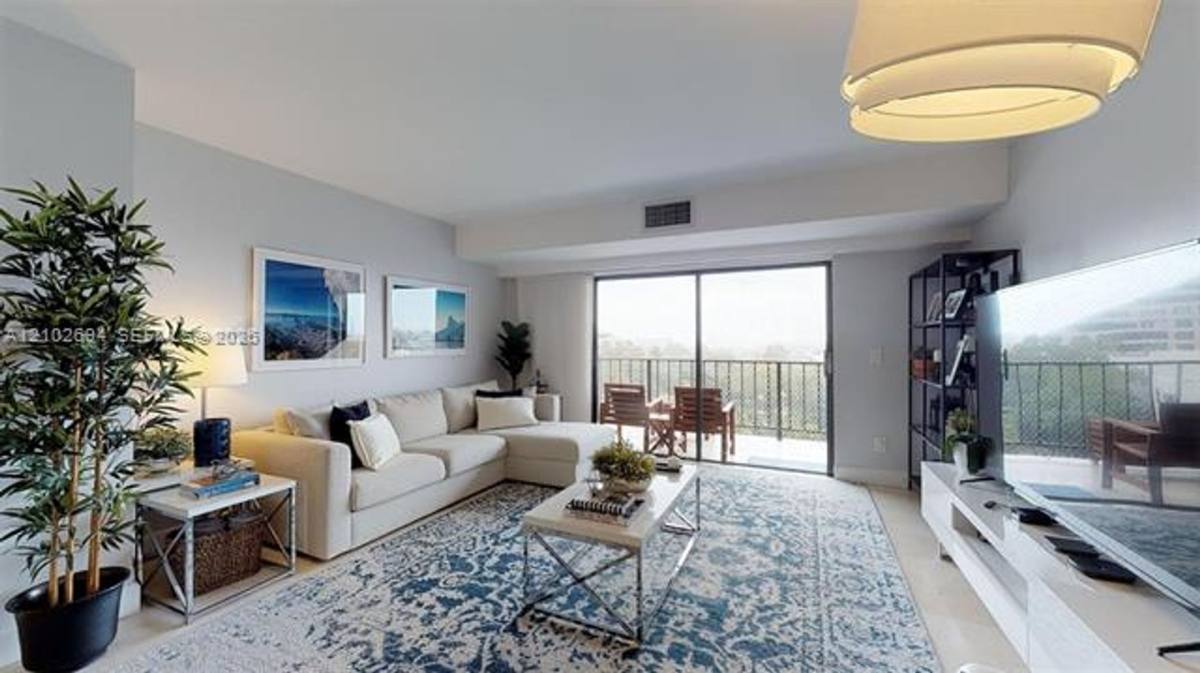 Apartment for rent at 77 Crandon Blvd #CU-8D, Key Biscayne, FL 33149