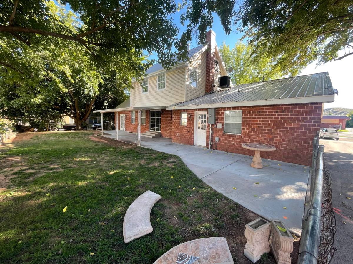House for rent at 2720 Santa Clara Dr, Santa Clara, UT 84765