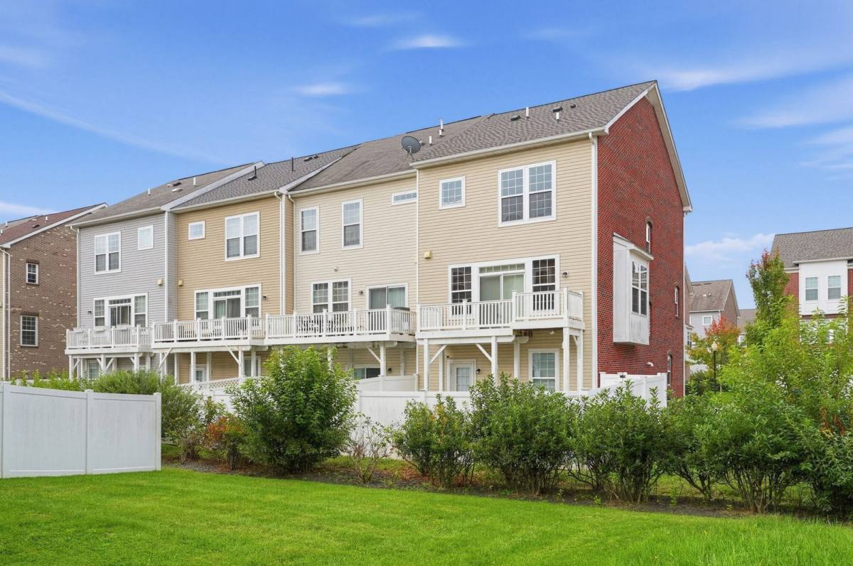 Apartment for rent at 3592 Fossilstone Place, Waldorf, MD 20601