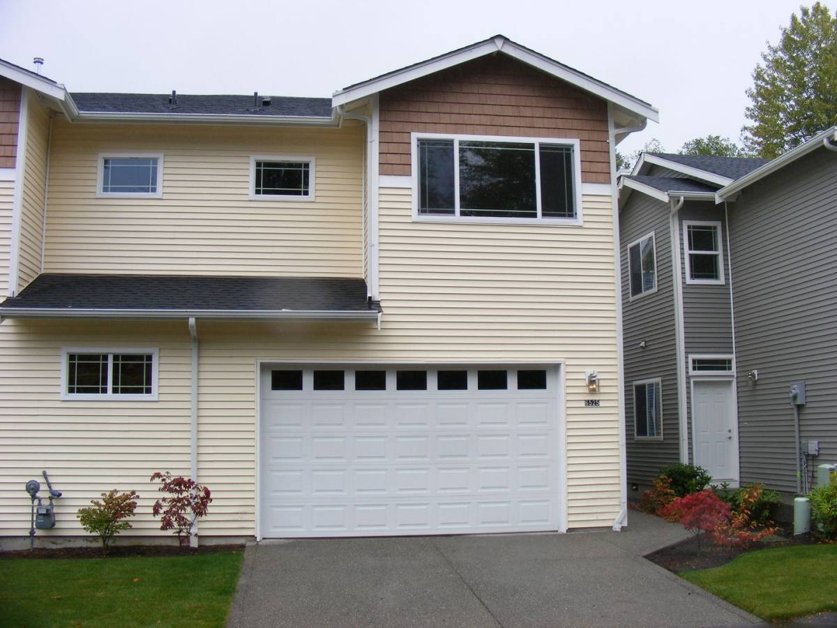 Townhouse for rent at 6525 127th St Court E, Puyallup, WA 98373