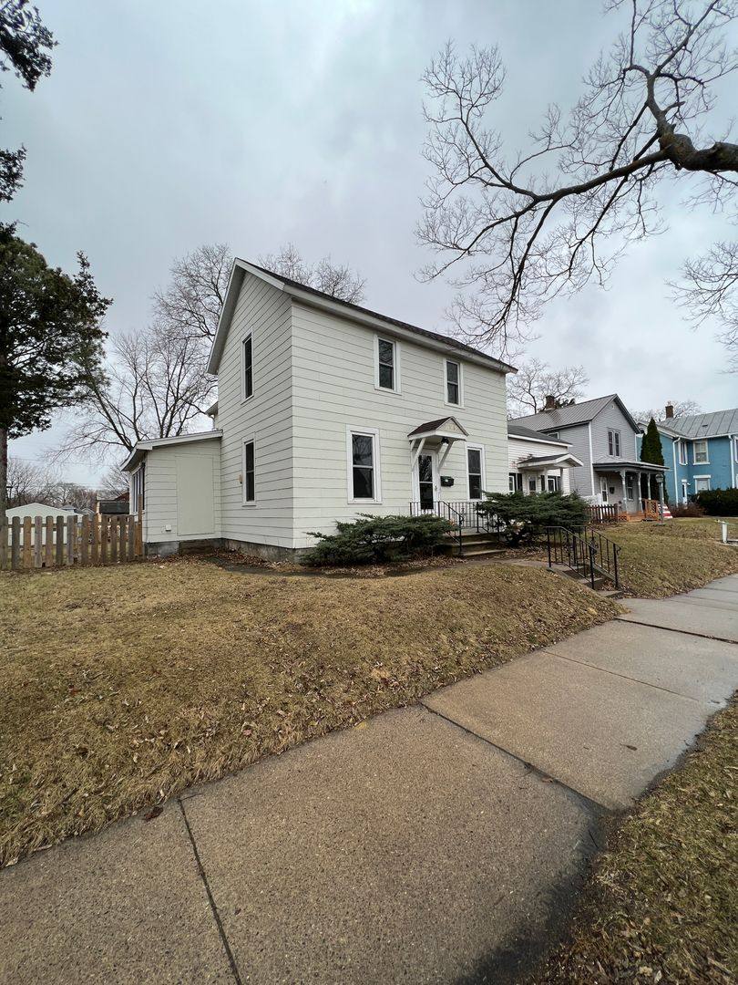 House for rent at 1326 Mississippi St, La Crosse, WI 54601