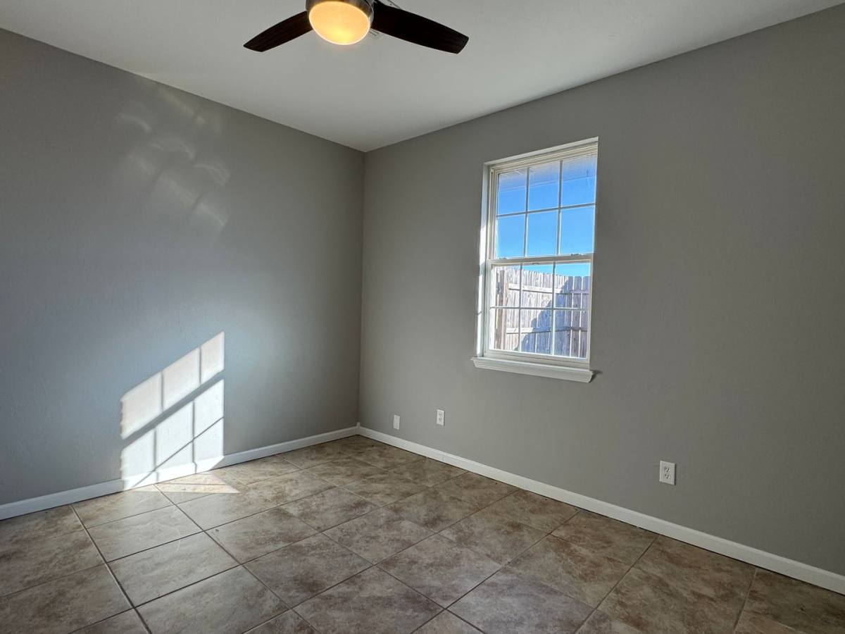 302 6th St, Elgin, OK 73538 - Apartment for Rent - Image 6