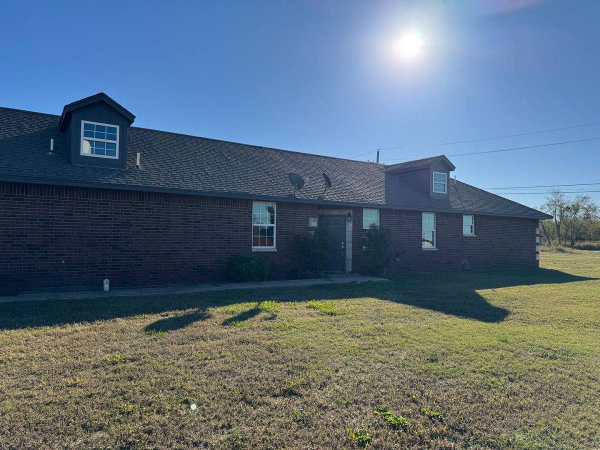 302 6th St, Elgin, OK 73538 - Apartment for Rent - Image 1