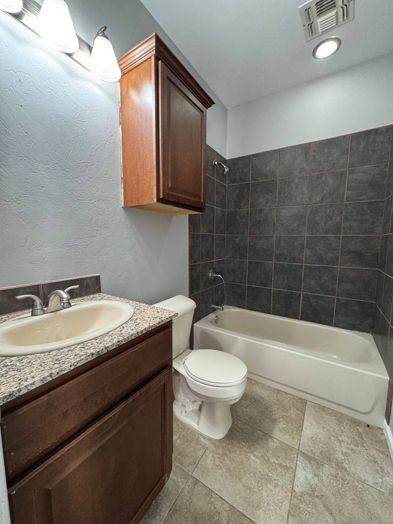 302 6th St, Elgin, OK 73538 - Apartment for Rent - Image 10