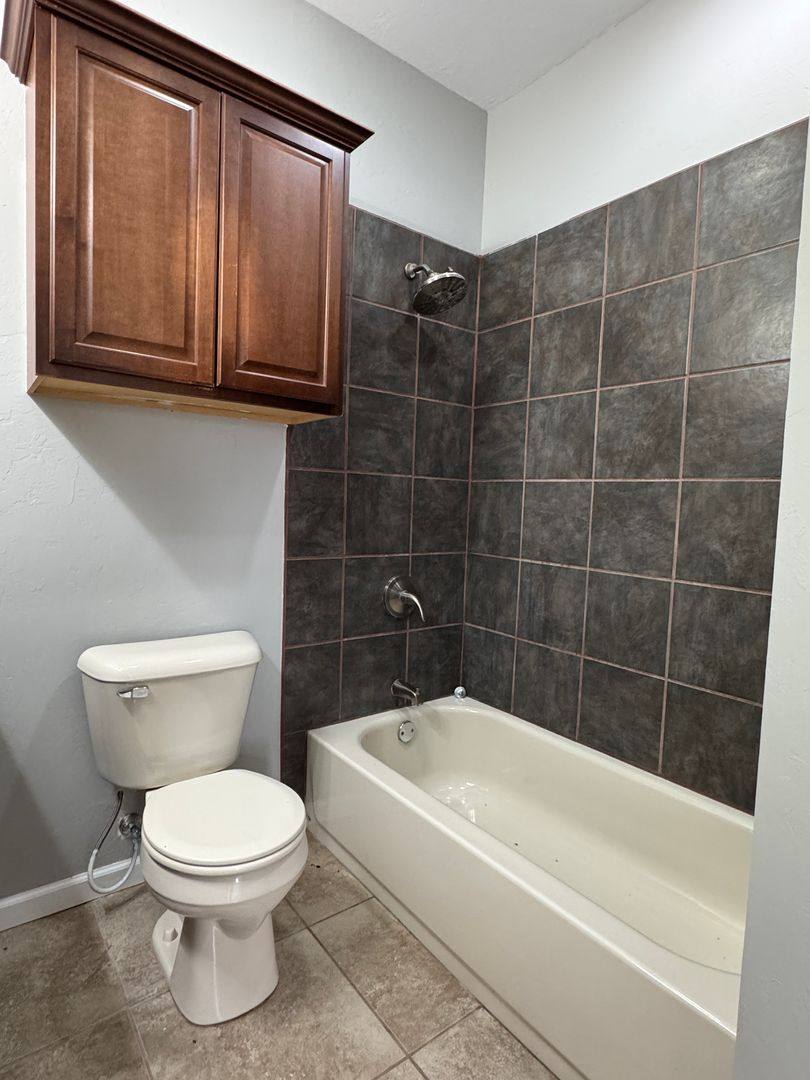 302 6th St, Elgin, OK 73538 - Apartment for Rent - Image 8