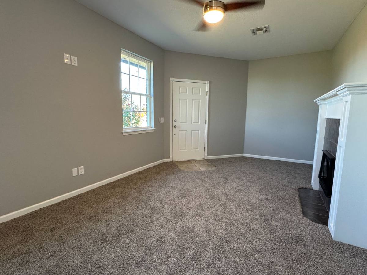 302 6th St, Elgin, OK 73538 - Apartment for Rent - Image 2