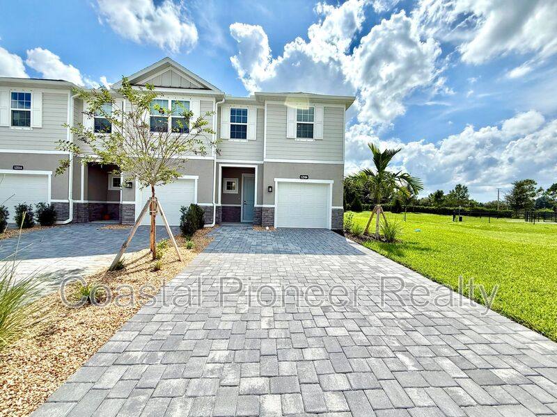 Townhouse for rent at 12506 Amber Creek Circle, Bradenton, FL 34211