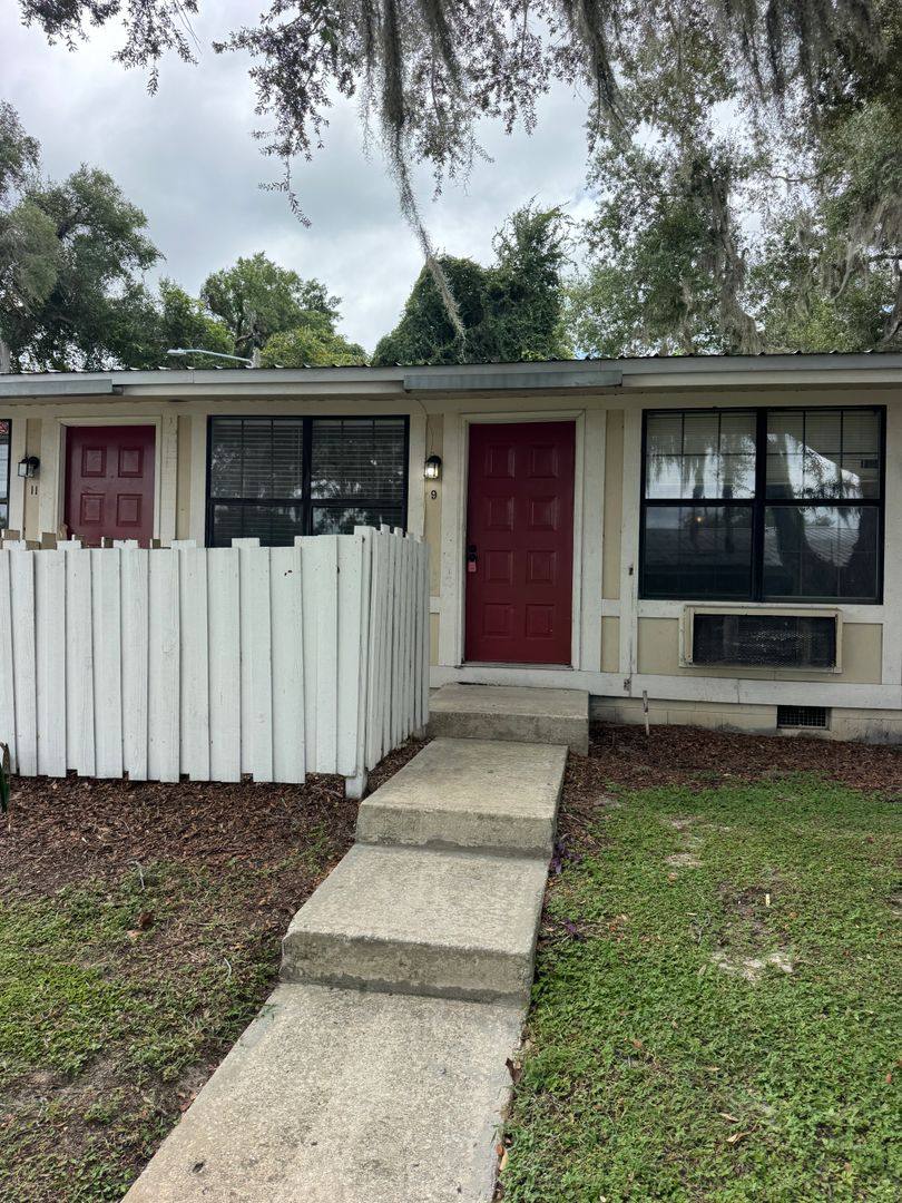 Apartment for rent at 420 Mills St #9, Leesburg, FL 34748