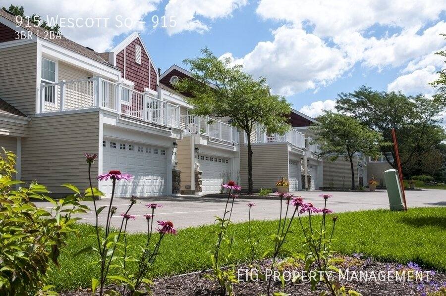 Townhouse for rent at 915 Wescott Square #915, St. Paul, MN 55123