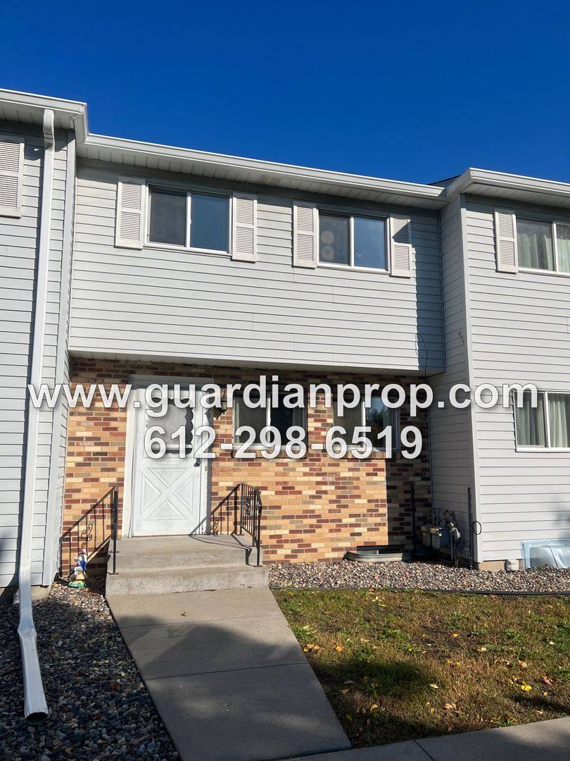 Townhouse for rent at 1495 Goodwin Ave N, St. Paul, MN 55128