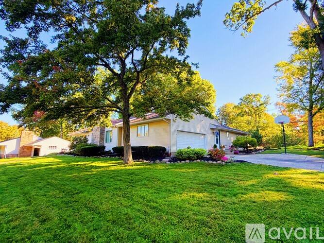 House for rent at 189 Pembroke Rd #1, Akron, OH 44333