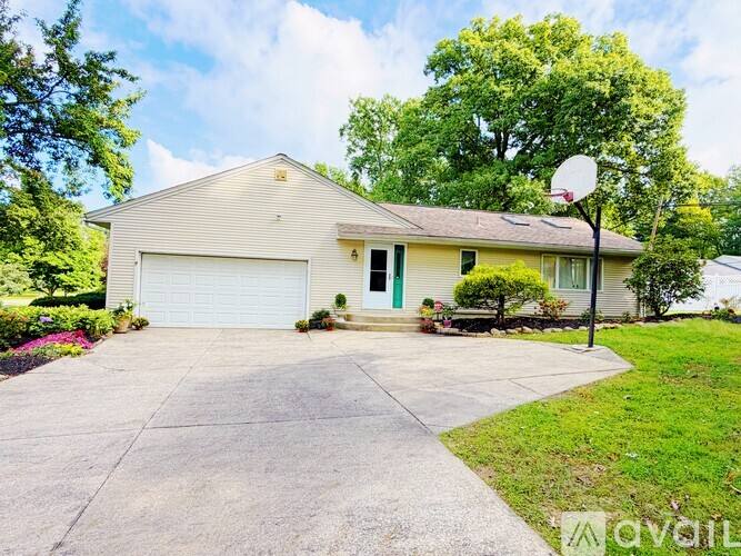 House for rent at 189 Pembroke Rd #1, Akron, OH 44333
