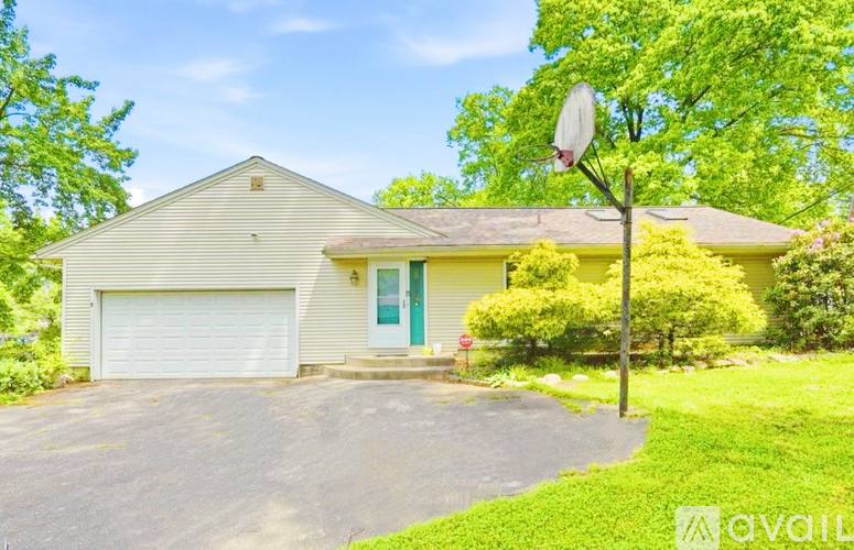 House for rent at 189 Pembroke Rd #1, Akron, OH 44333