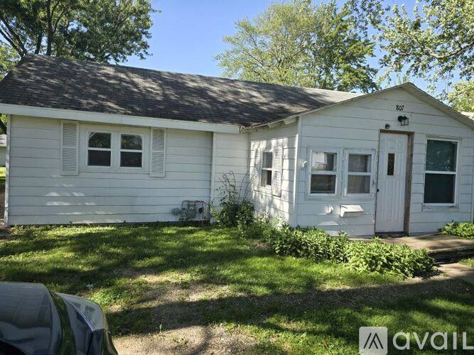 House for rent at 807 W Illinois St, Oblong, IL 62449