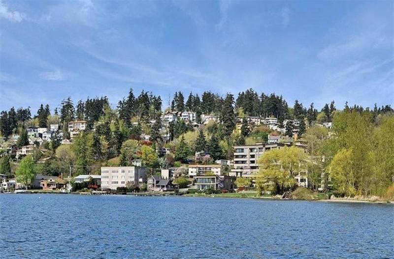 Apartment for rent at 9032 NE Juanita Dr, Kirkland, WA 98034