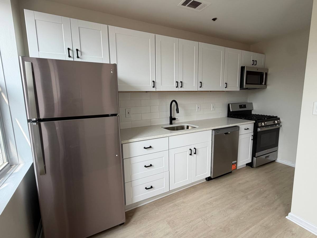 Apartment for rent at 168 N Grove #2B, East Orange, NJ 07017