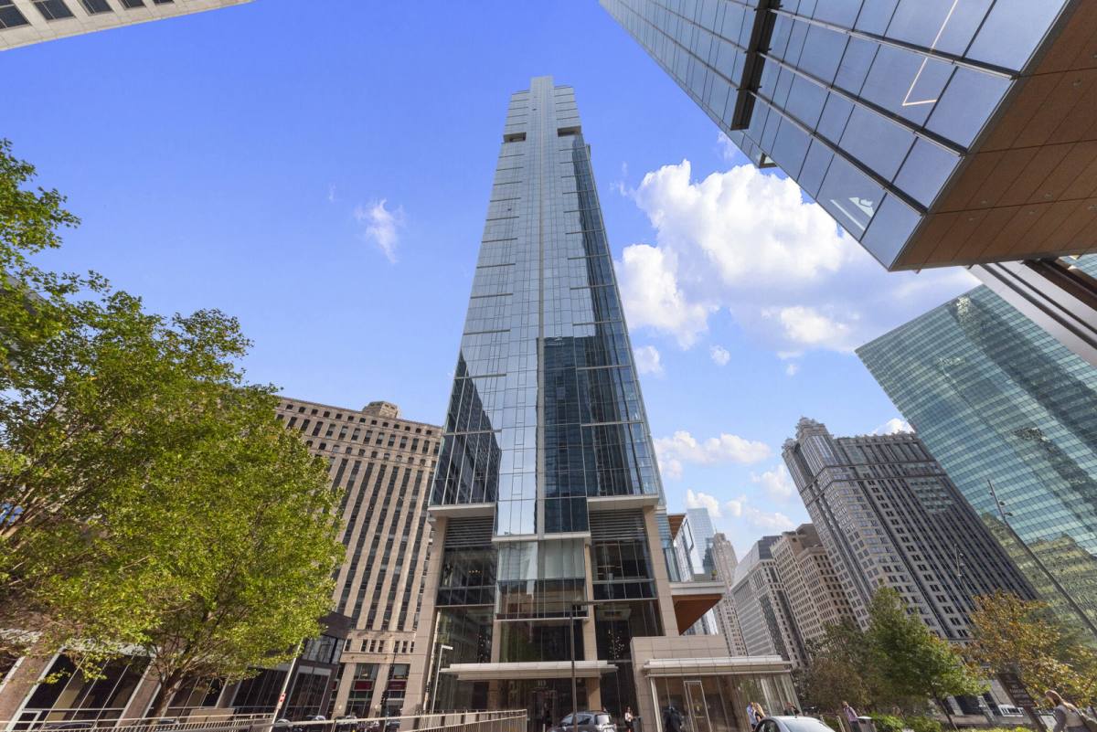 Apartment for rent at 313 W Wolf Point Plaza #1713, Chicago, IL 60654