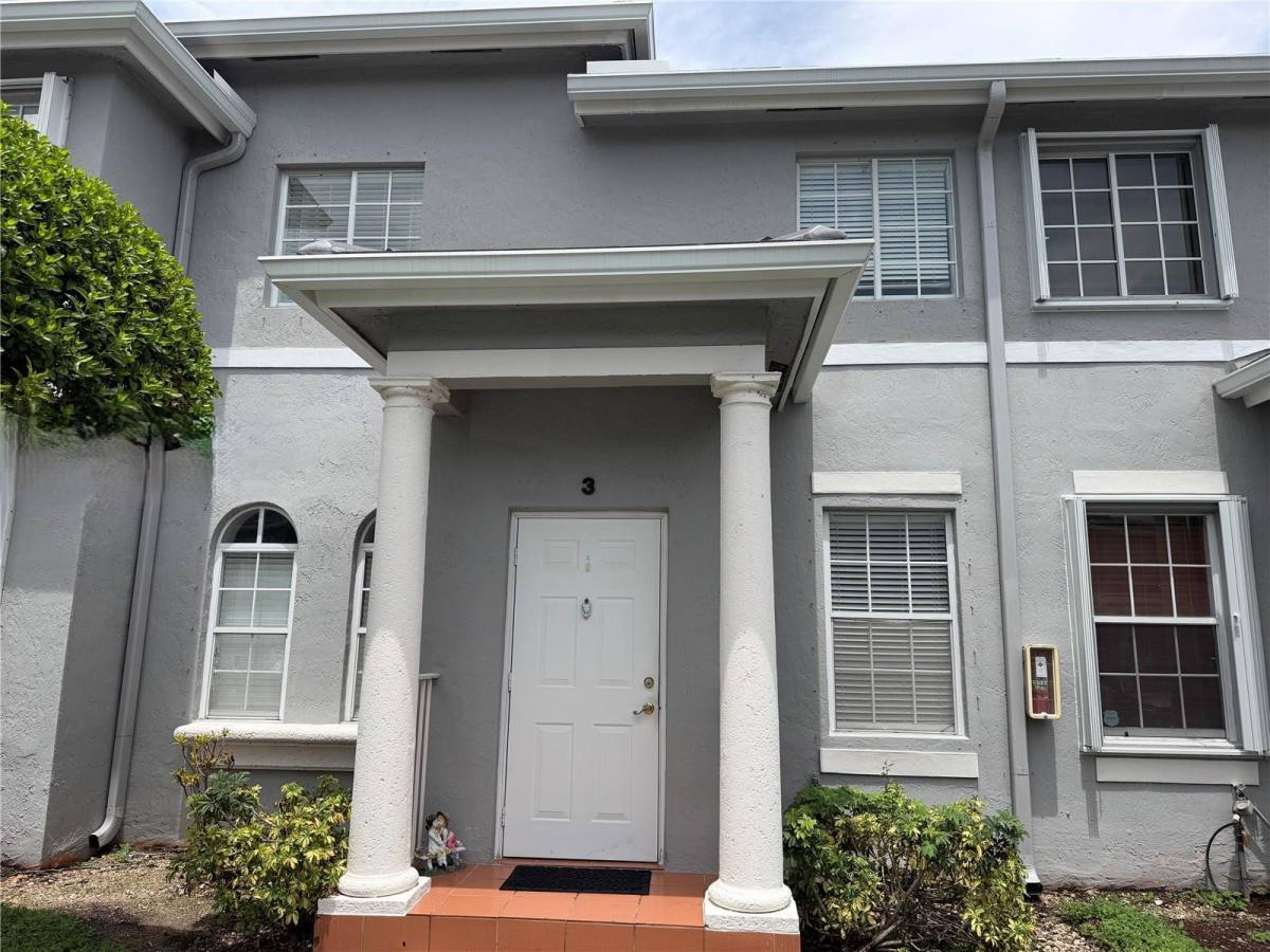 House for rent at 5240 NW 109th Ave, Doral, FL 33178