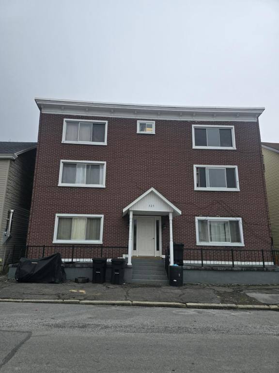 Apartment for rent at 323 Willow Ave, Altoona, PA 16601