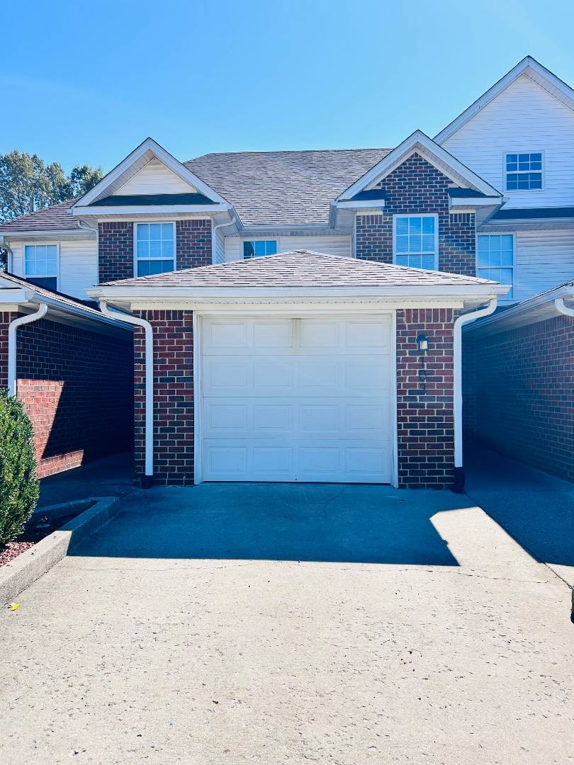 Townhouse for rent at 103 Poplar Circle, Radcliff, KY 40160