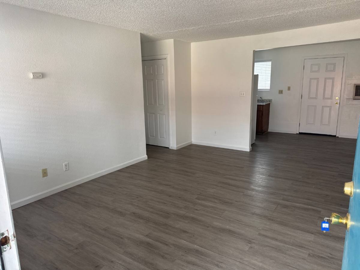 1300 E Third St #1, Winslow, AZ 86047 - Apartment for Rent - Image 2