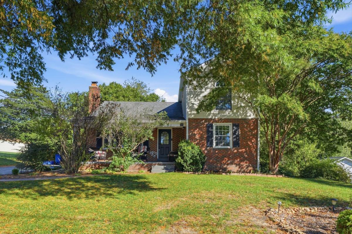 House for rent at 26015 Woodfield Rd, Damascus, MD 20872