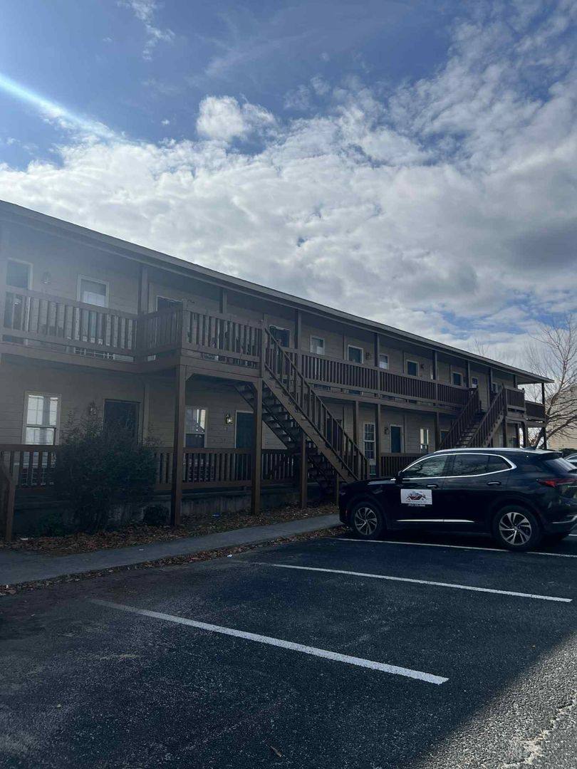 Eagle Villa Suites, 222 Lanier Dr, Statesboro, GA 30458 - Apartment for Rent